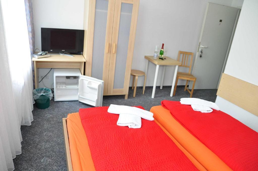 Pension Leipzig Georgplatz Room photo