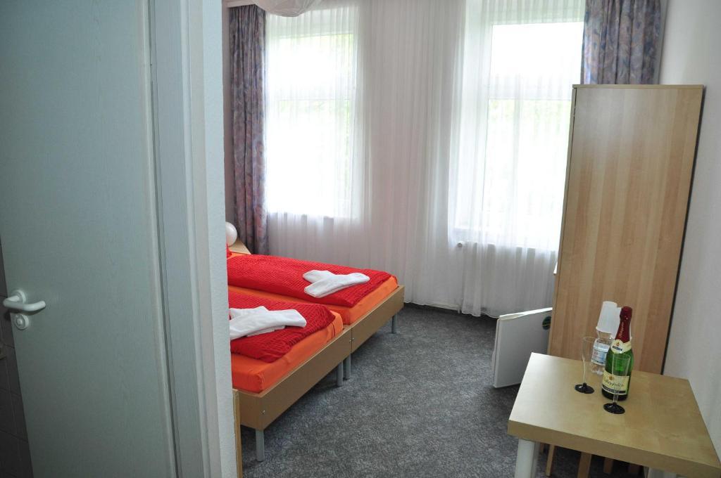 Pension Leipzig Georgplatz Room photo