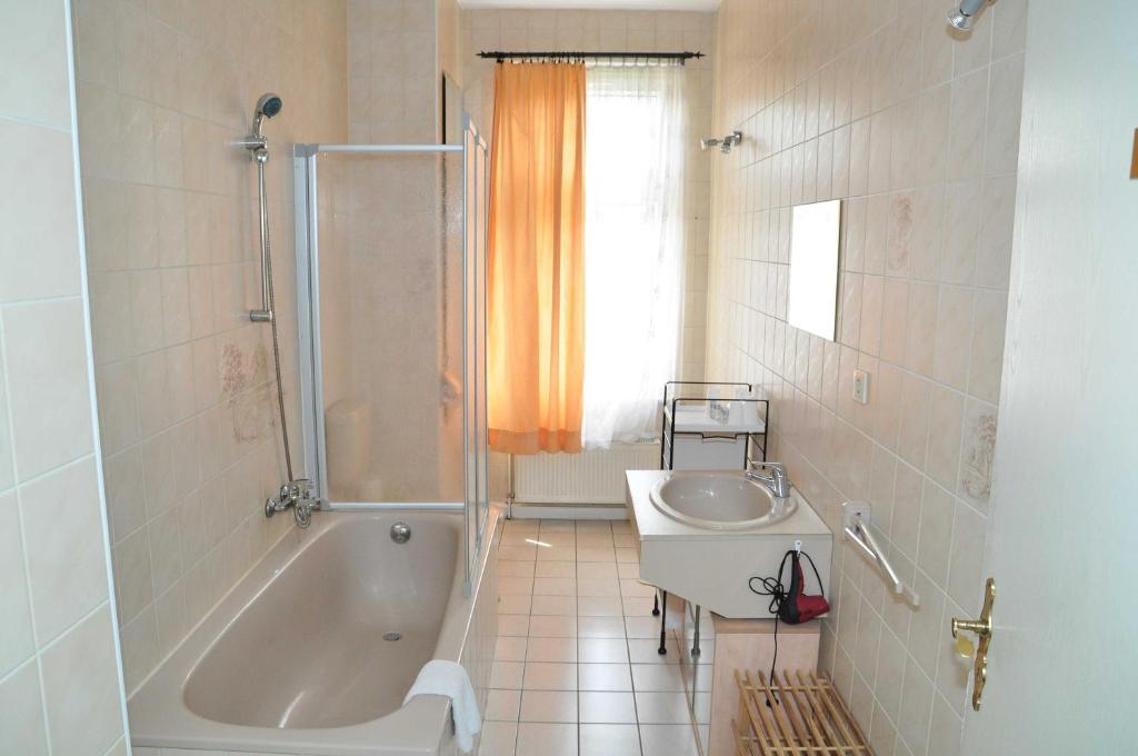 Pension Leipzig Georgplatz Room photo