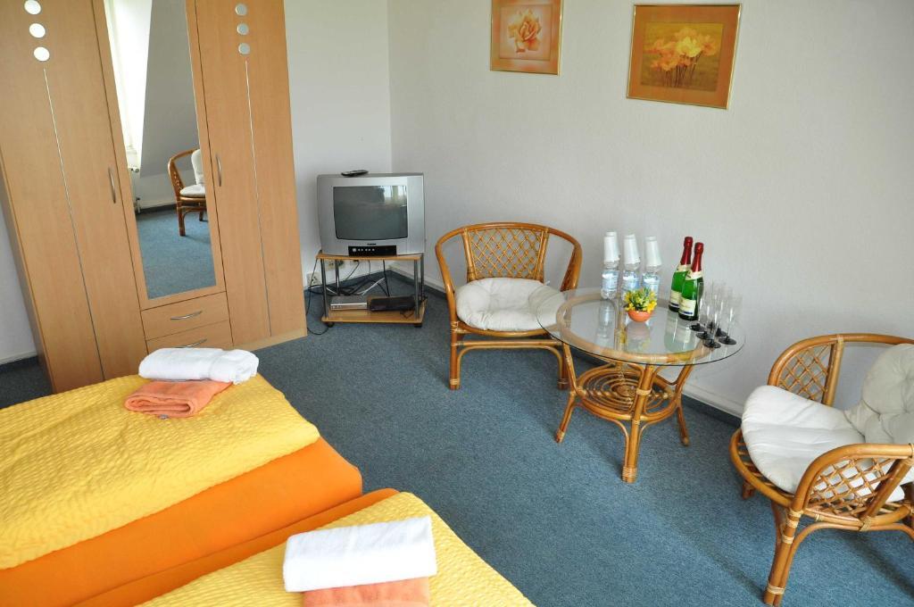 Pension Leipzig Georgplatz Room photo