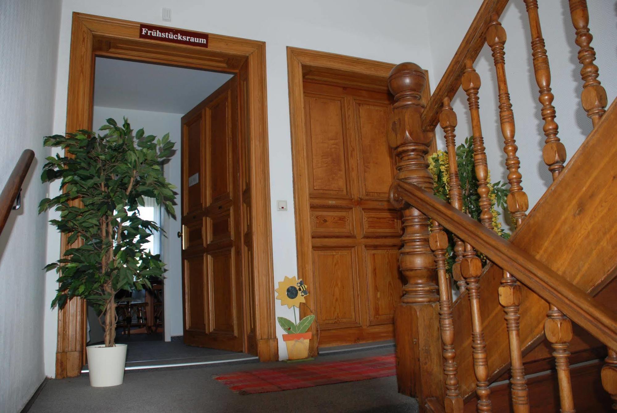 Pension Leipzig Georgplatz Exterior photo